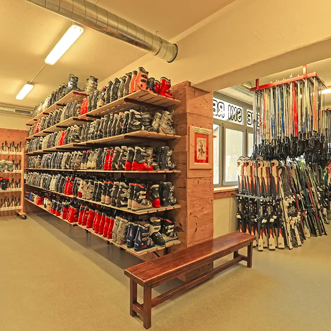 Interno del noleggio Alpineve a Courmayeur